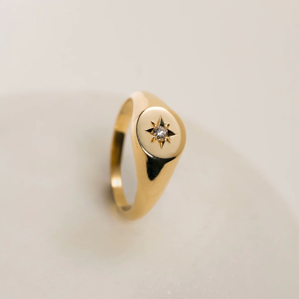 Gold signet ring - 9 karat